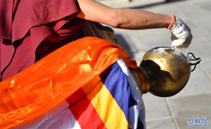 （XHDW）（6）西藏扎什伦布寺举行立经杆仪式