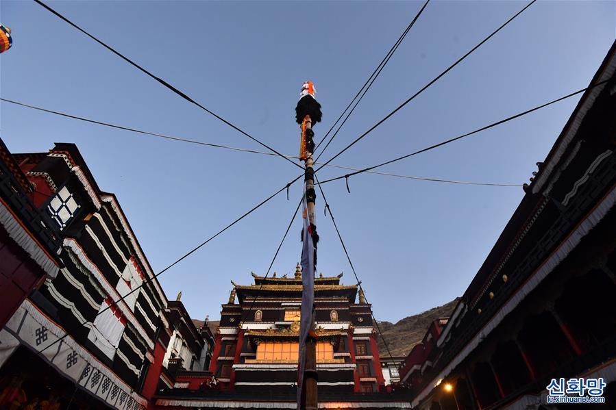 （XHDW）（2）西藏扎什伦布寺举行立经杆仪式