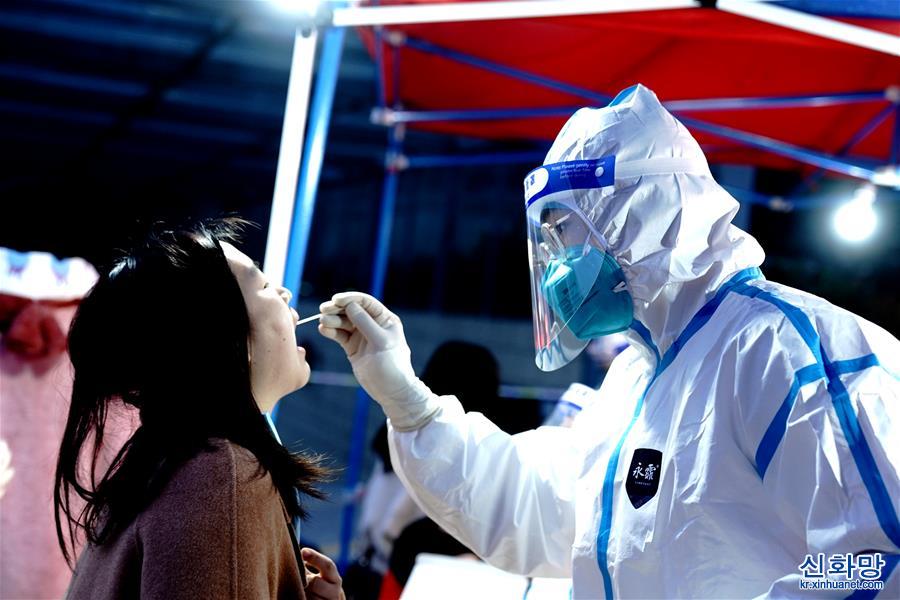 （聚焦疫情防控·新华视界）（2）上海对非重点区域内人员开展免费核酸检测