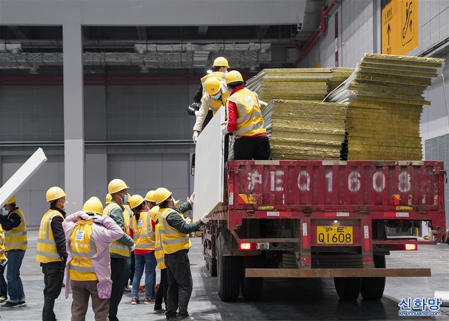 （新华全媒+）（2）“四叶草”正建设上海方舱医院 可提供4万张床位