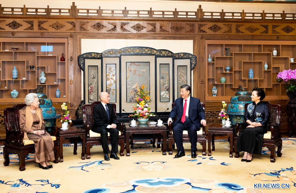 시진핑 주석 부부, 노로돔 시하모니 캄보디아 국왕과 노로돔 모니니엇 시아누크 태후 접견