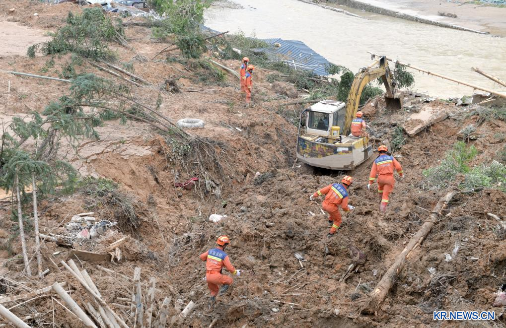 中 광둥성 폭우로 여러 지역 피해…11만명 대피