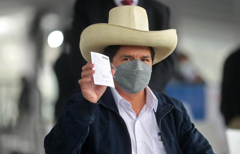 카스티요 페루 대통령, 中 시노팜 코로나19 백신 접종