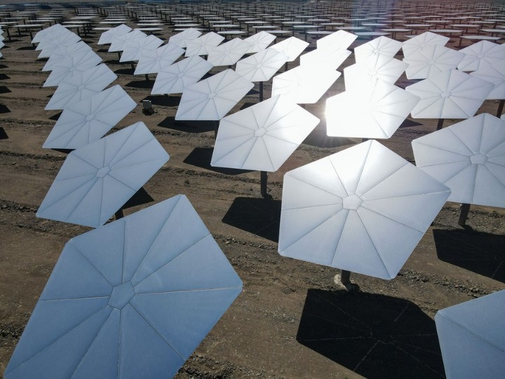 사진으로 보는 中 신장(新疆) 최초의 태양광열 발전소