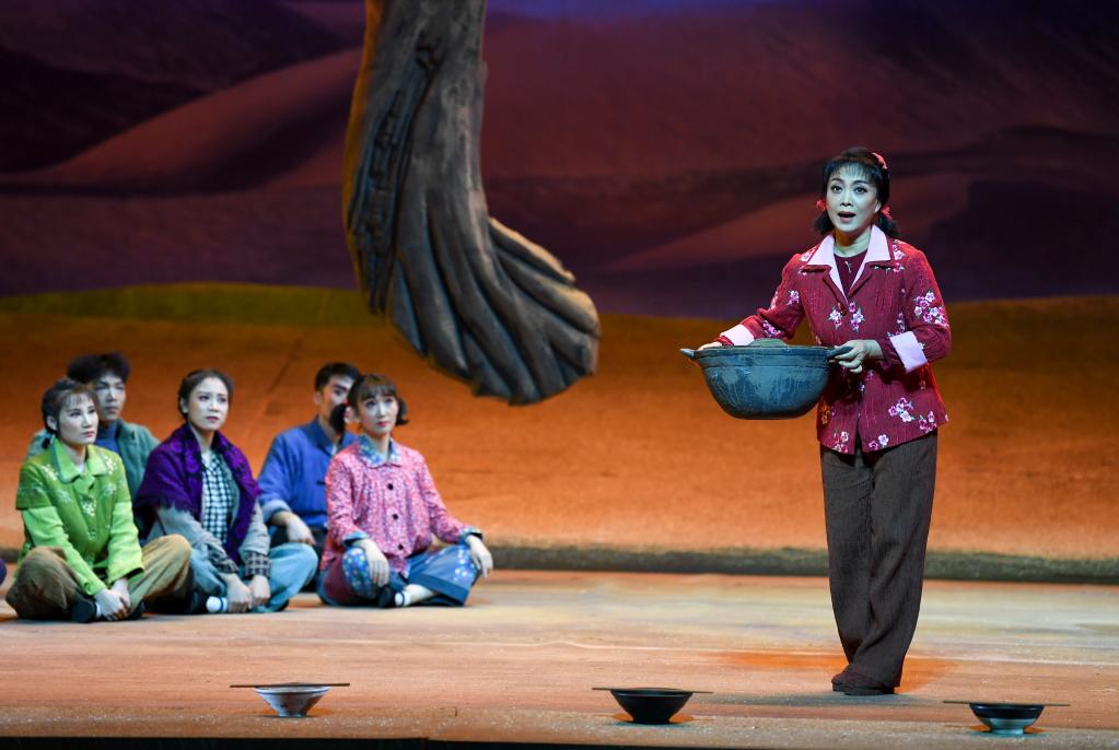 中 사막화 방지 영웅 이야기 다룬 현대 경극 닝샤서 공연