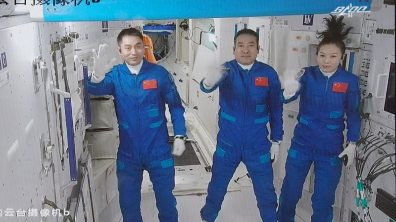 中 우주정거장에 입성한 선저우 13호 우주인들