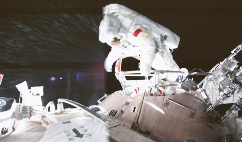 선저우13호 우주비행사 3명, 두 번째 우주 밖 임무 수행 성공