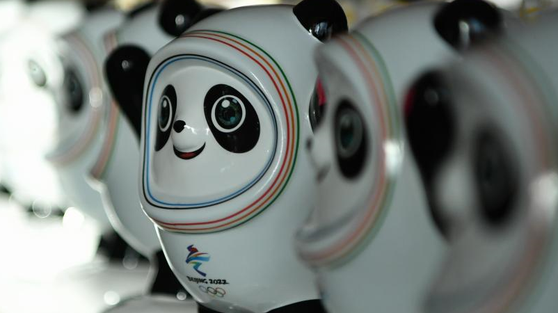 도자기로 만든 동계올림픽 마스코트 ‘빙둔둔’과 ‘쉐룽룽’