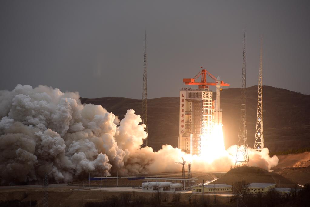 中 중국 최초 고체 우주발사체 창정 6호, 2개 위성 싣고 발사 성공