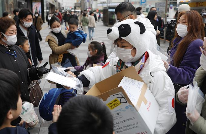 ‘판다’, 마스크 기부—재일 화교교민 자원봉사자 일본 국민에 보답