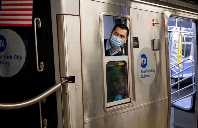 뉴욕 지하철, 잠시 야간 운영 중단…매일 소독 시작