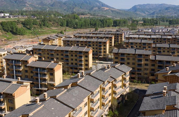 쓰촨 자오줴: 빈곤인구, 이주 지원 프로젝트에 의해 새 주택 입주