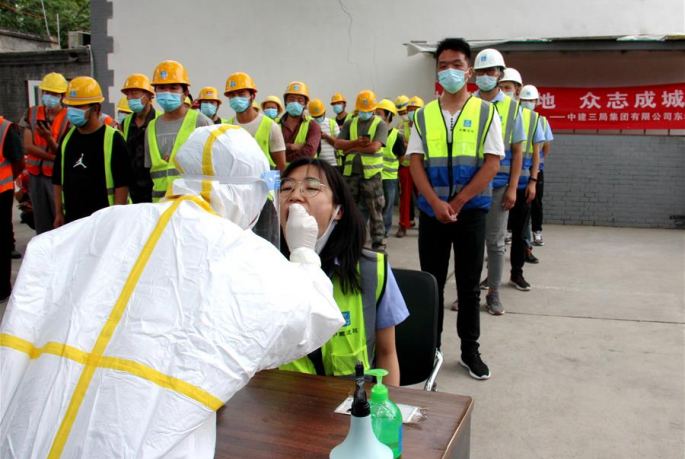 베이징: 공사 현장 노동자 핵산검사 실시