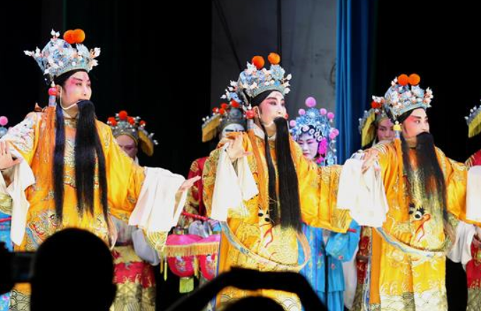 허베이 징싱: 산촌에 울려 퍼지는 전통극 메들리