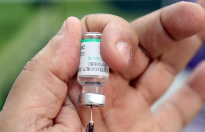이라크 의료진, 중국 백신 접종