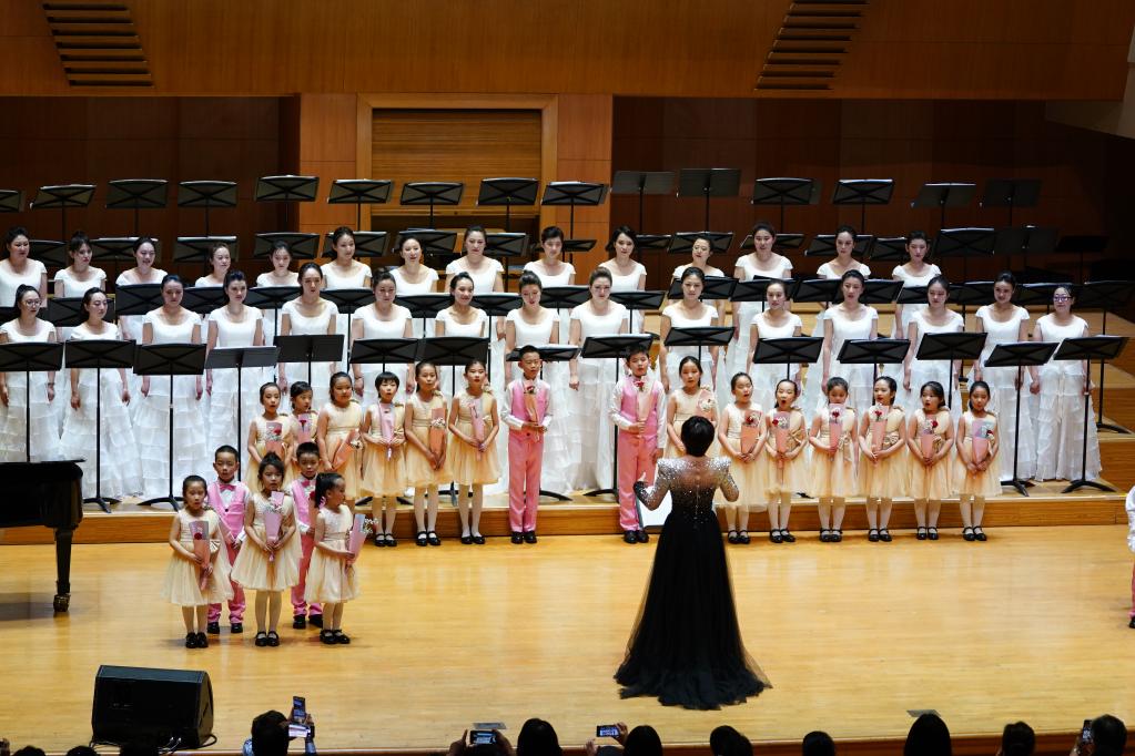 트렌디와 클래식의 만남…베이징 청년합창단, 청각의 향연 선사