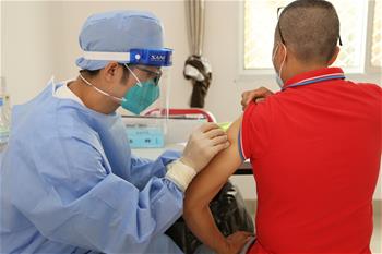 세네갈 거주 중국인 시노팜 코로나19 백신 접종