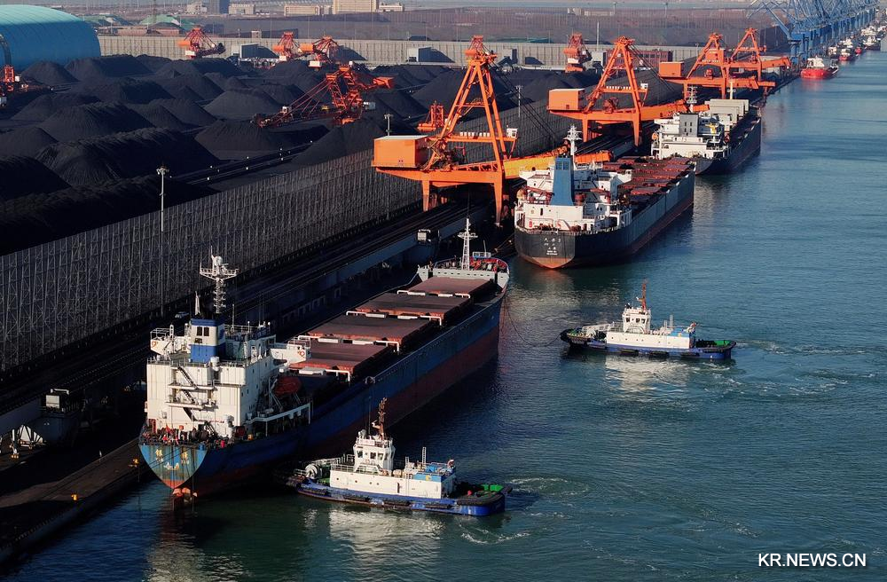 中 탕산항 석탄 녹색통로 개통...전력 공급 안정에 총력-Xinhua